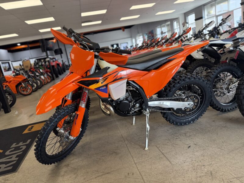2026 CF MOTO UFORCE U10 XL Pro Highland (C005834) 3 2026 KTM 300 XC (K324494)