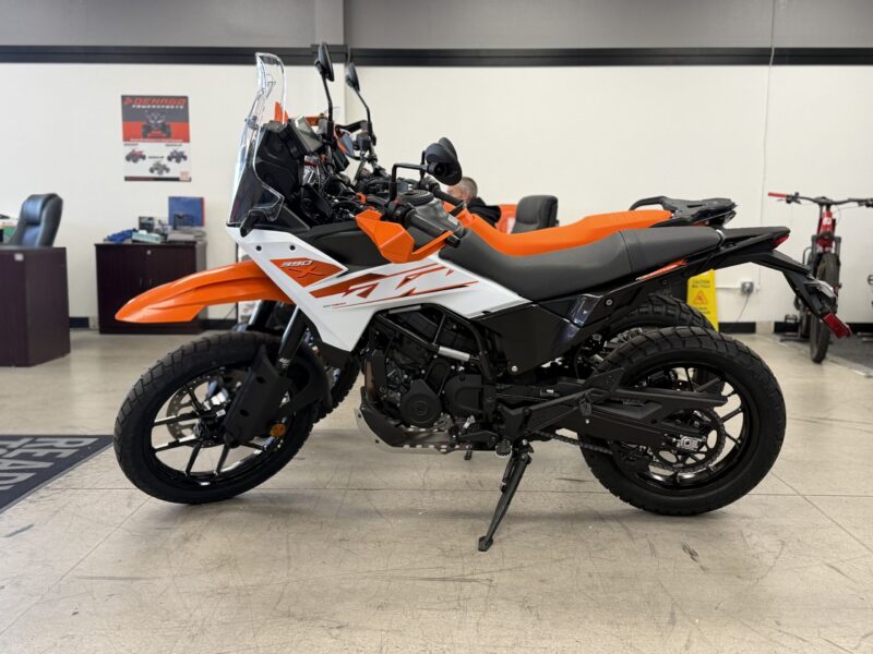 2026 CF MOTO UFORCE U10 XL Pro Highland (C005834) 28 2026 KTM 390 Adventure X (K244650)