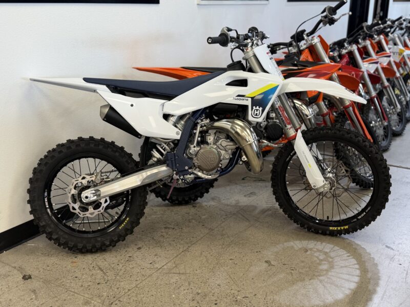 2025 KTM 350 XC-F (K235535) 5 2026 Husqvarna TC 85 19/16 (H024318)