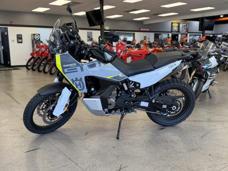 2027 Husqvarna NORDEN 901 (H801978)