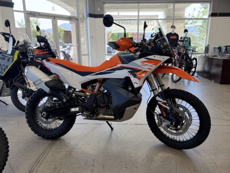 2026 KTM 890 ADVENTURE R (CA)